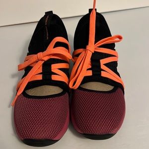 Size 7.5 Under Armour sneakers